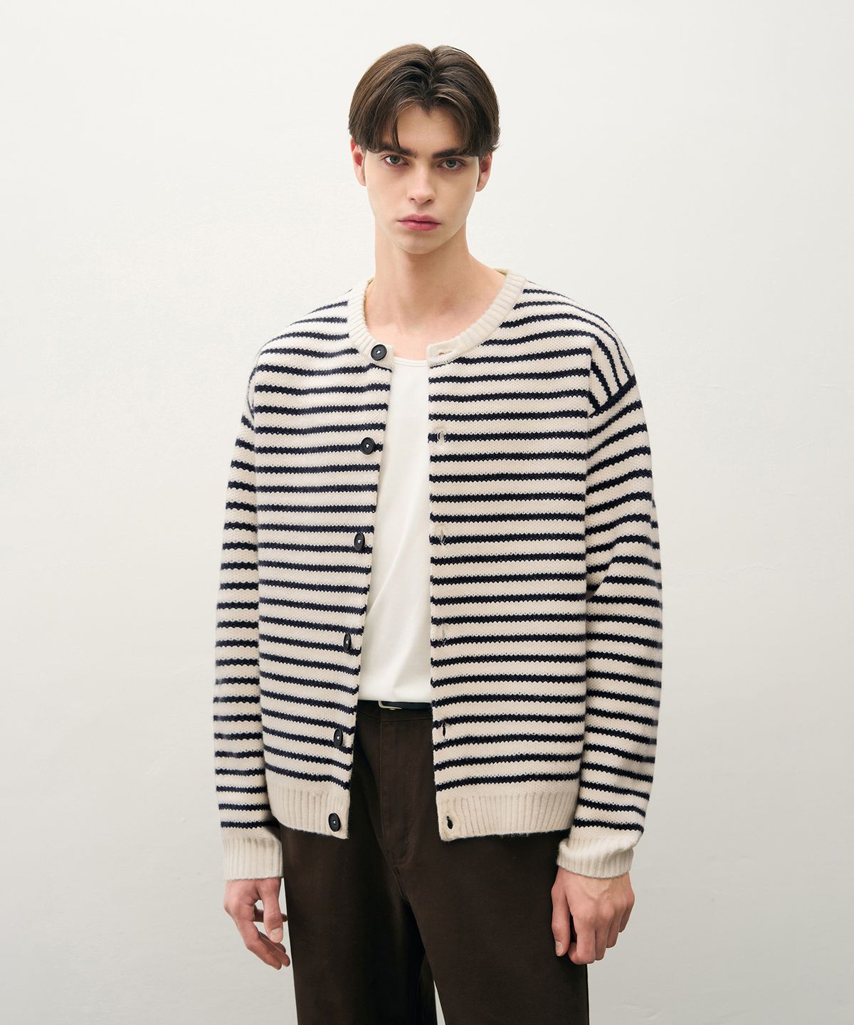 드로우핏(DRAW FIT) 스트라이프 헤어리 크롭 라운드 가디건 [IVORY]