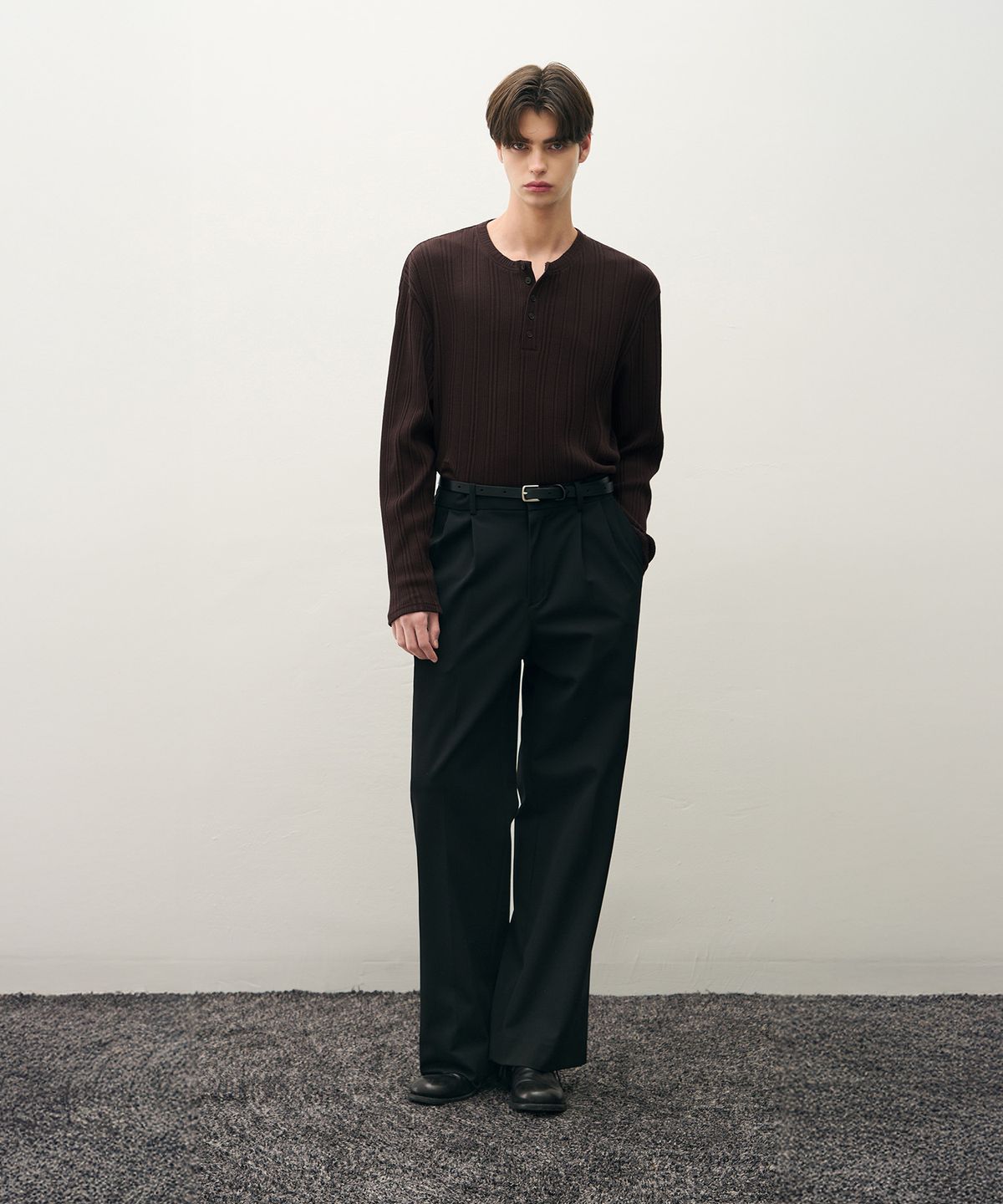 드로우핏(DRAW FIT) 리브드 헨리넥 티셔츠 [BROWN]