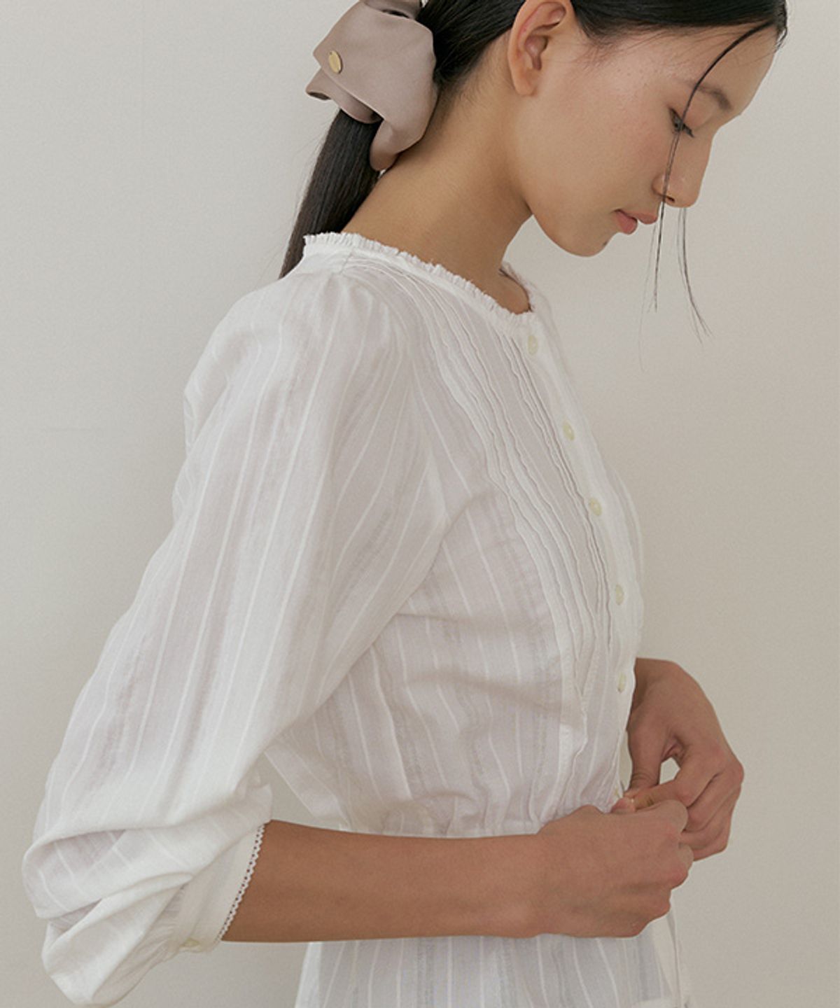 링서울(LINGSEOUL) jacquard pintuck blouse-ivory
