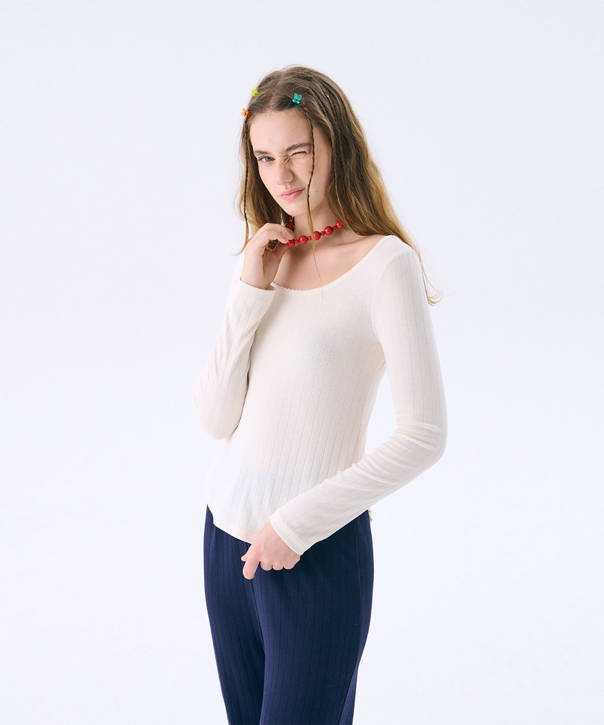 준준스페이스(JUNEJUNE SPACE) Scoop-neck Eyelet T_Cream(스쿠프넥 아이렛 티_크림)