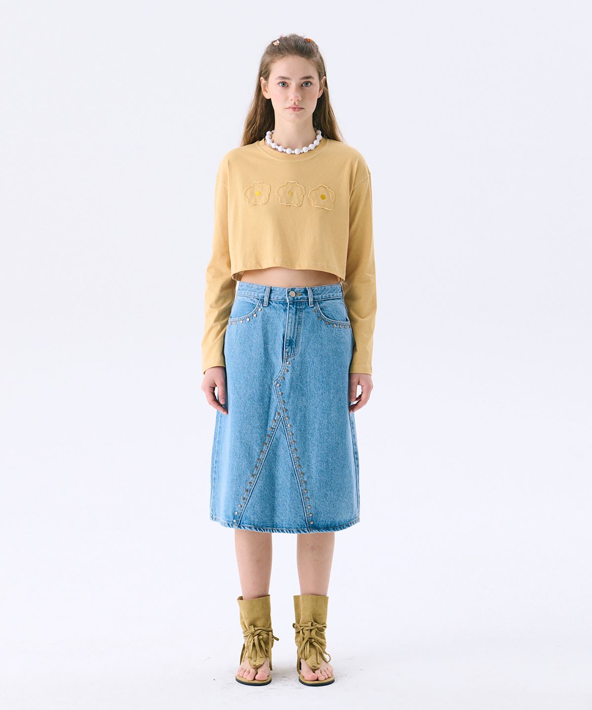 준준스페이스(JUNEJUNE SPACE) Flower applique Crop T_Mustard(플라워 아플리케크롭 티_겨자)