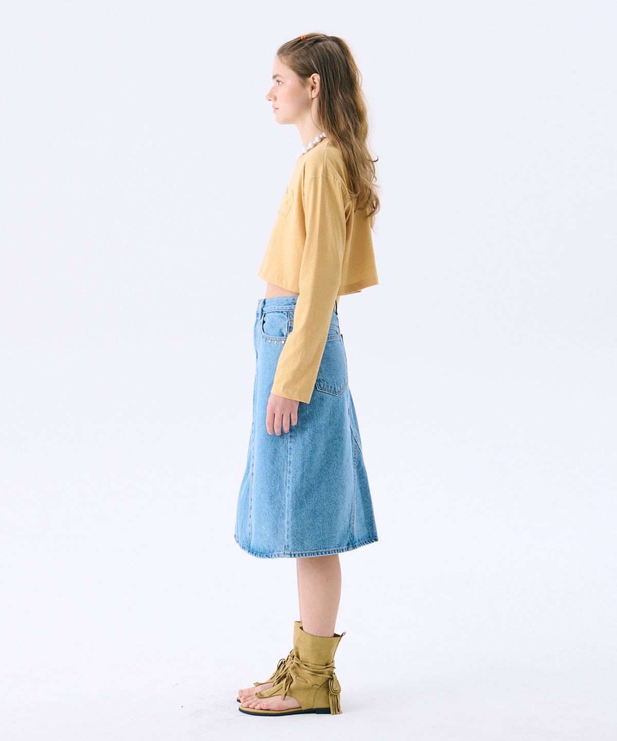 준준스페이스(JUNEJUNE SPACE) Flower applique Crop T_Mustard(플라워 아플리케크롭 티_겨자)