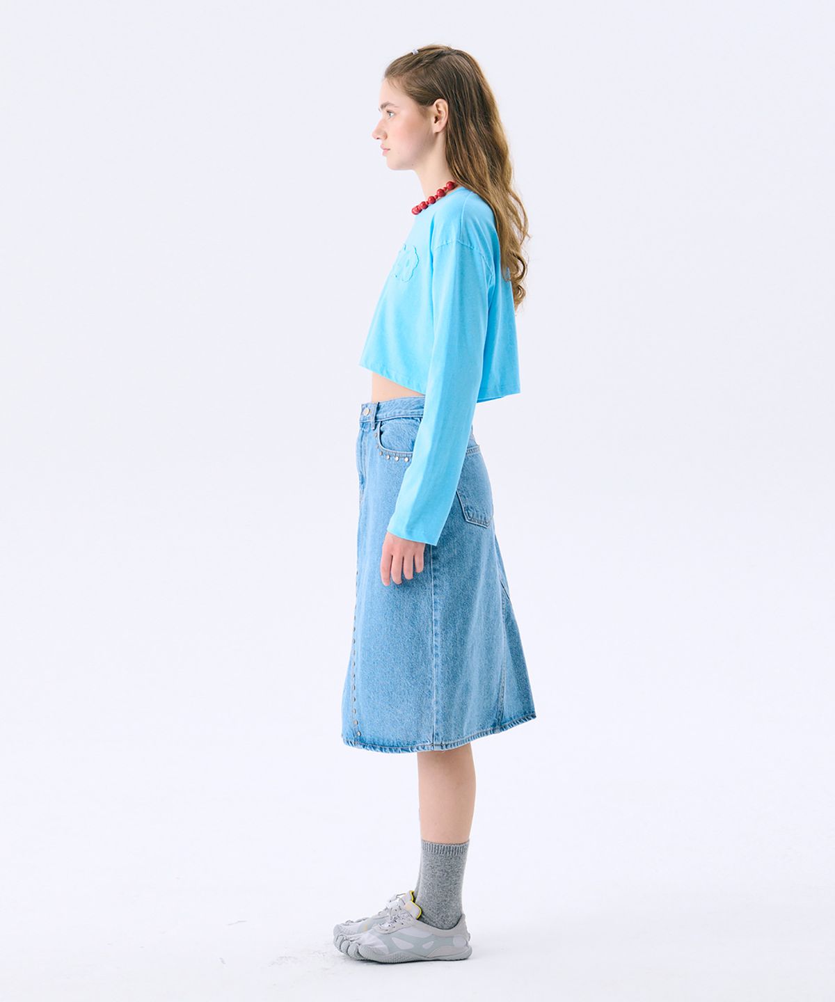 준준스페이스(JUNEJUNE SPACE) Flower applique Crop T_Sky(플라워 아플리케 크롭 티_스카이)