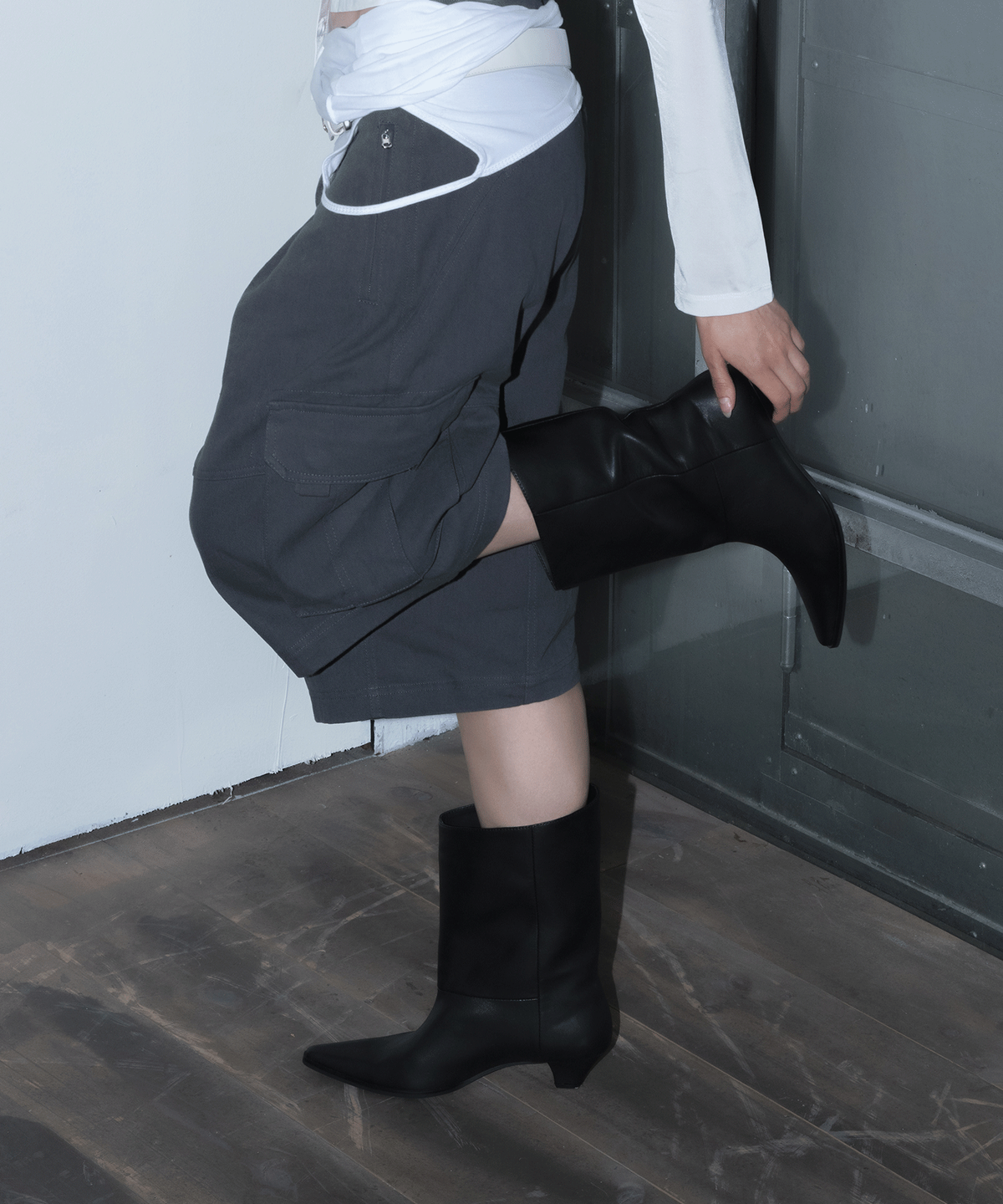 이크닉(IHCNIK) 004 sharp toe middle boots / black