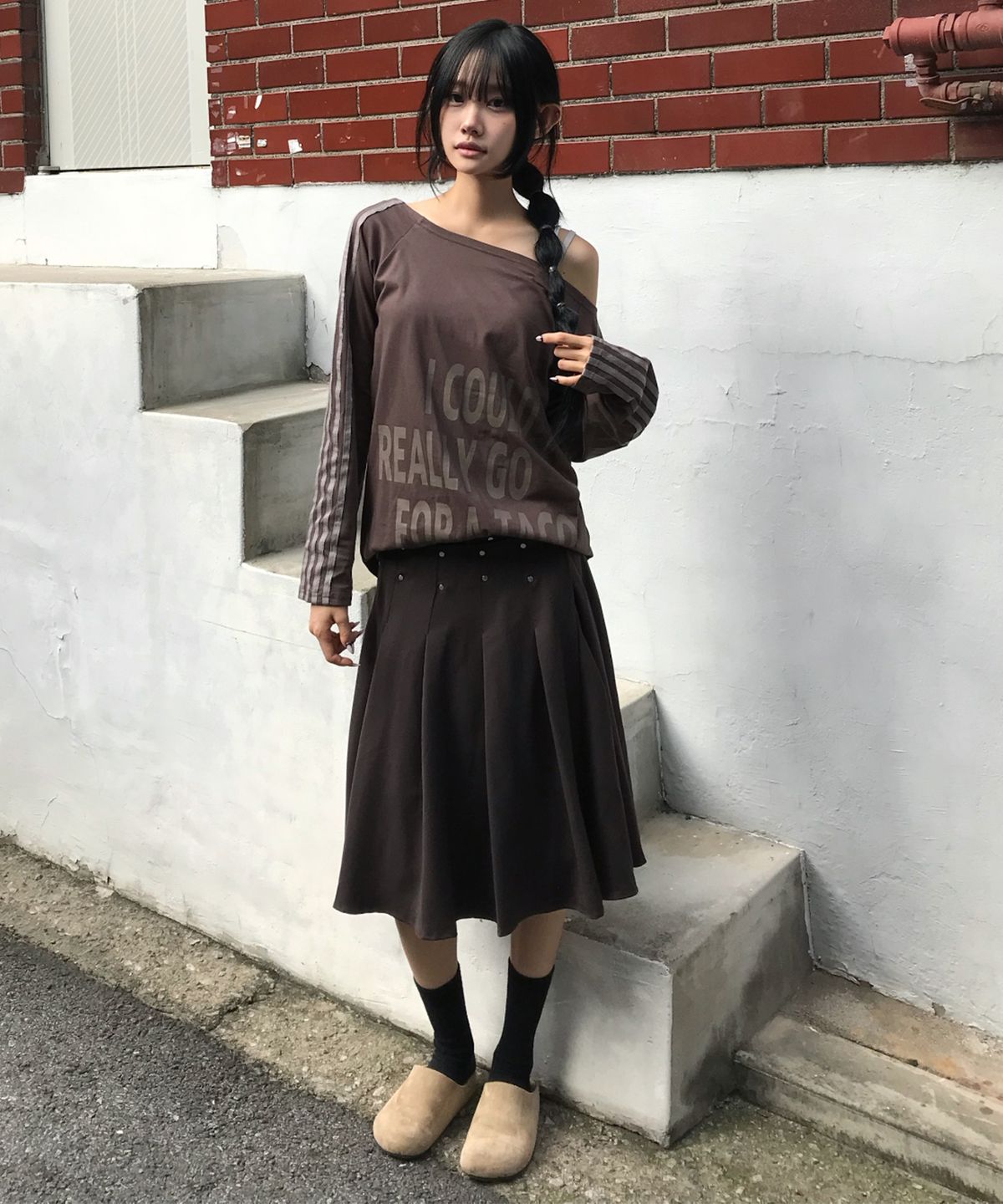칙스(CHICKS) 원드랍 플리츠 레이어드 스커트 브라운