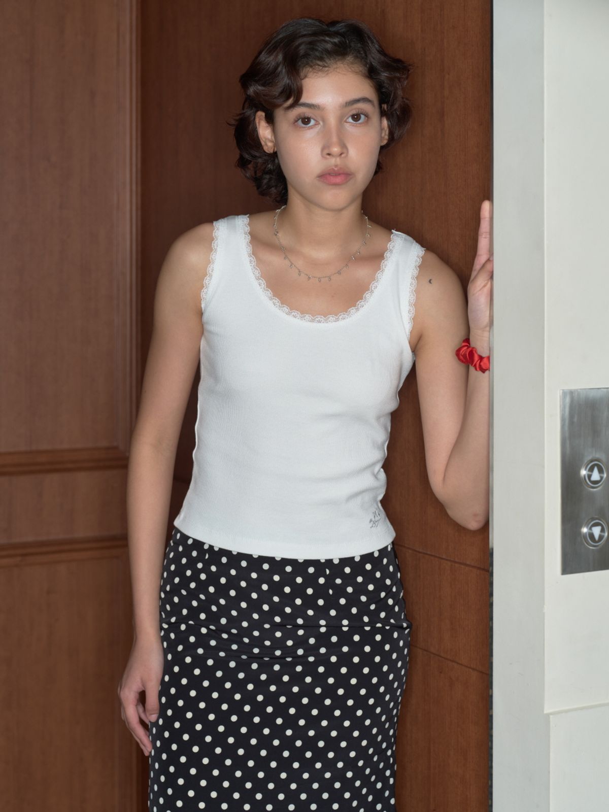 홈바디띵즈(HOMEBODY THINGS) HBT Glow Lace Tank Top (IVORY)