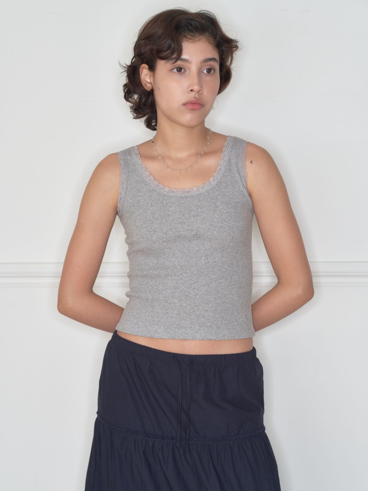 홈바디띵즈(HOMEBODY THINGS) HBT Glow Lace Tank Top (GREY)