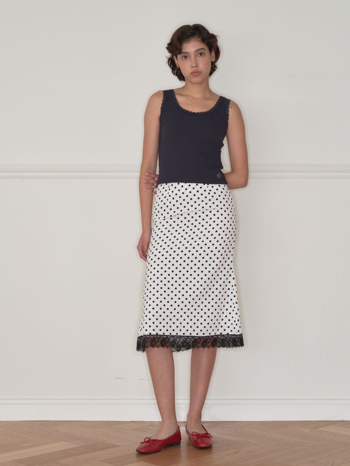 홈바디띵즈(HOMEBODY THINGS) HBT Glow Lace Tank Top (NAVY)