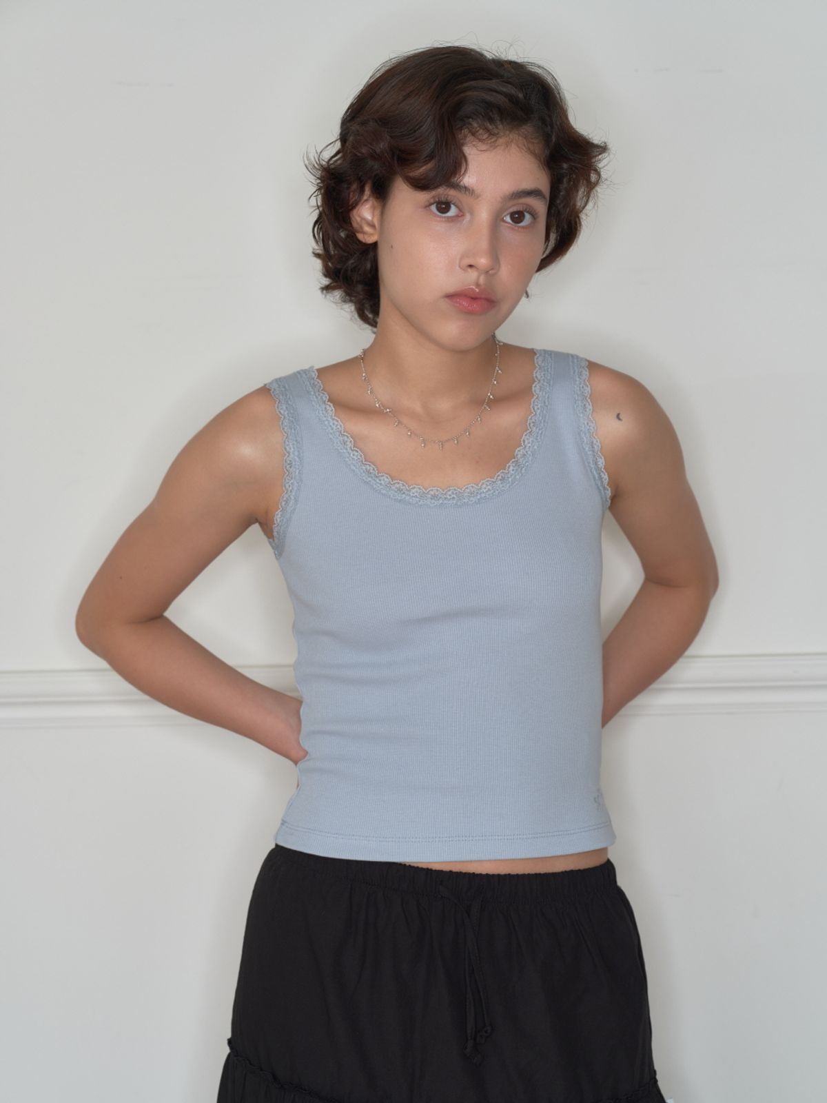 홈바디띵즈(HOMEBODY THINGS) HBT Glow Lace Tank Top (SKY BLUE)