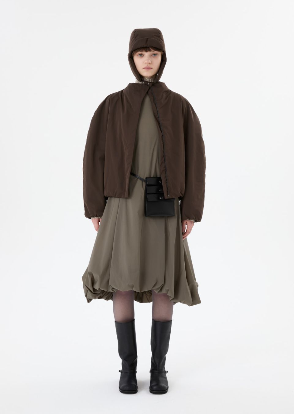 MUSINSA公式 | AMOMENTO TAFFETA PADDED RAGLAN SHORT JUMPER (2COLORS)