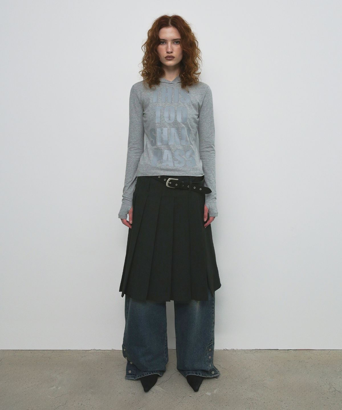 샌드릭(SANDRIC) PLEATS WRAP MIDI SKIRT_CHARCOAL
