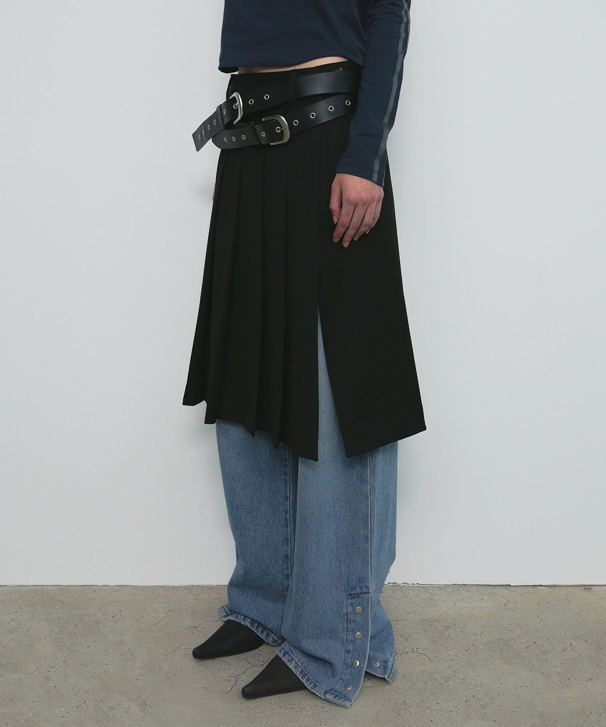샌드릭(SANDRIC) PLEATS WRAP MIDI SKIRT_BLACK