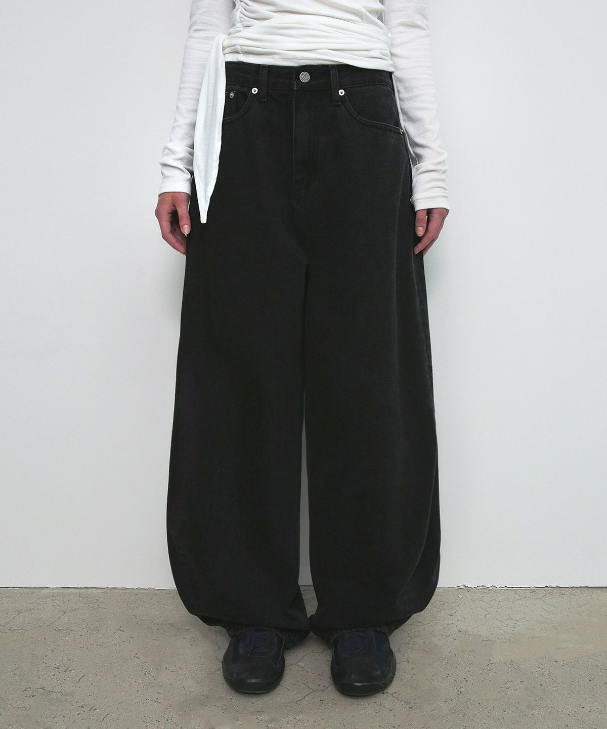 샌드릭(SANDRIC) OVERFIT BALLOON PANTS_BLACK