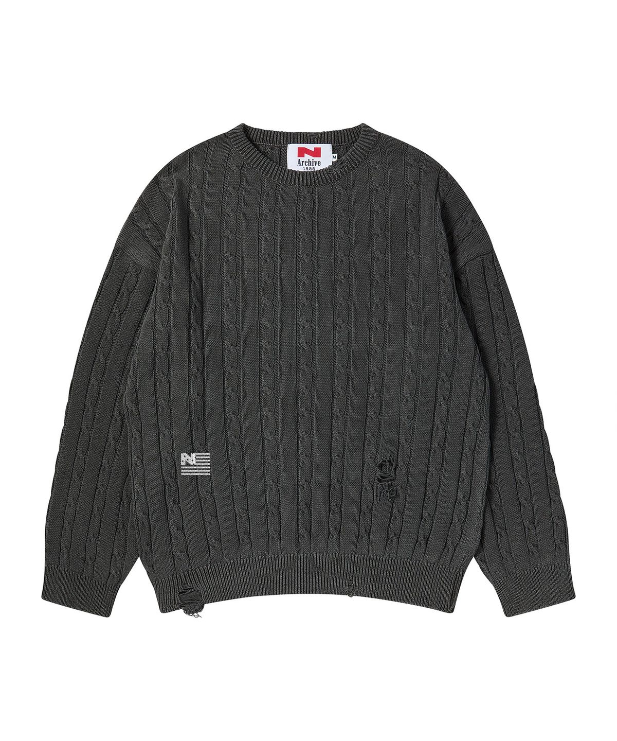 비욘드클로젯(BEYOND CLOSET) [COLLECTION LINE] 빈티지 데미지 포인트 케이블 니트 차콜 그레이