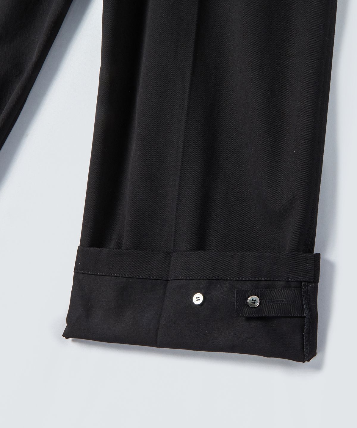 비욘드클로젯(BEYOND CLOSET) [COLLECTION LINE] 뉴 프렙 디테일 치노 팬츠 블랙