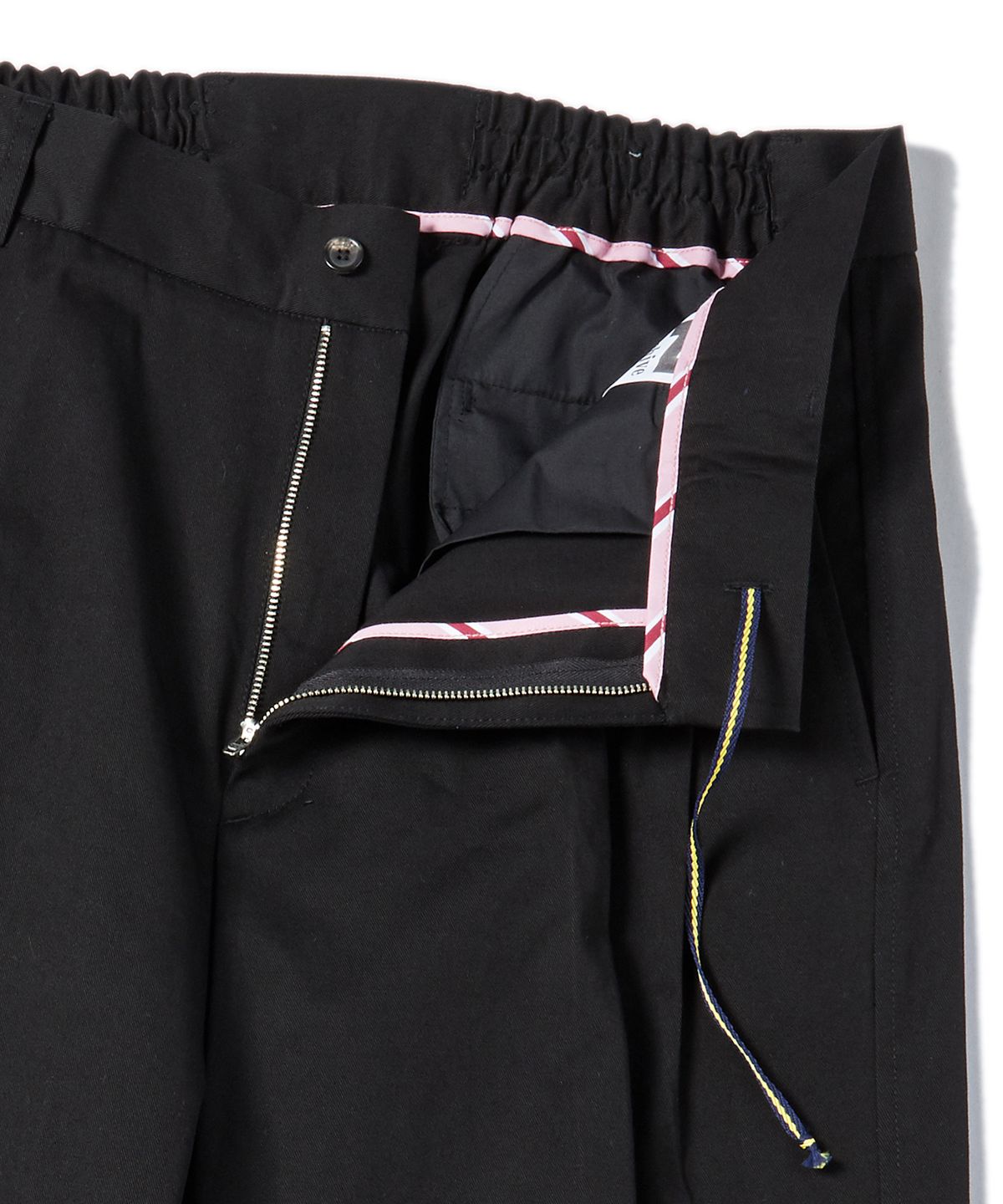 비욘드클로젯(BEYOND CLOSET) [COLLECTION LINE] 뉴 프렙 디테일 치노 팬츠 블랙