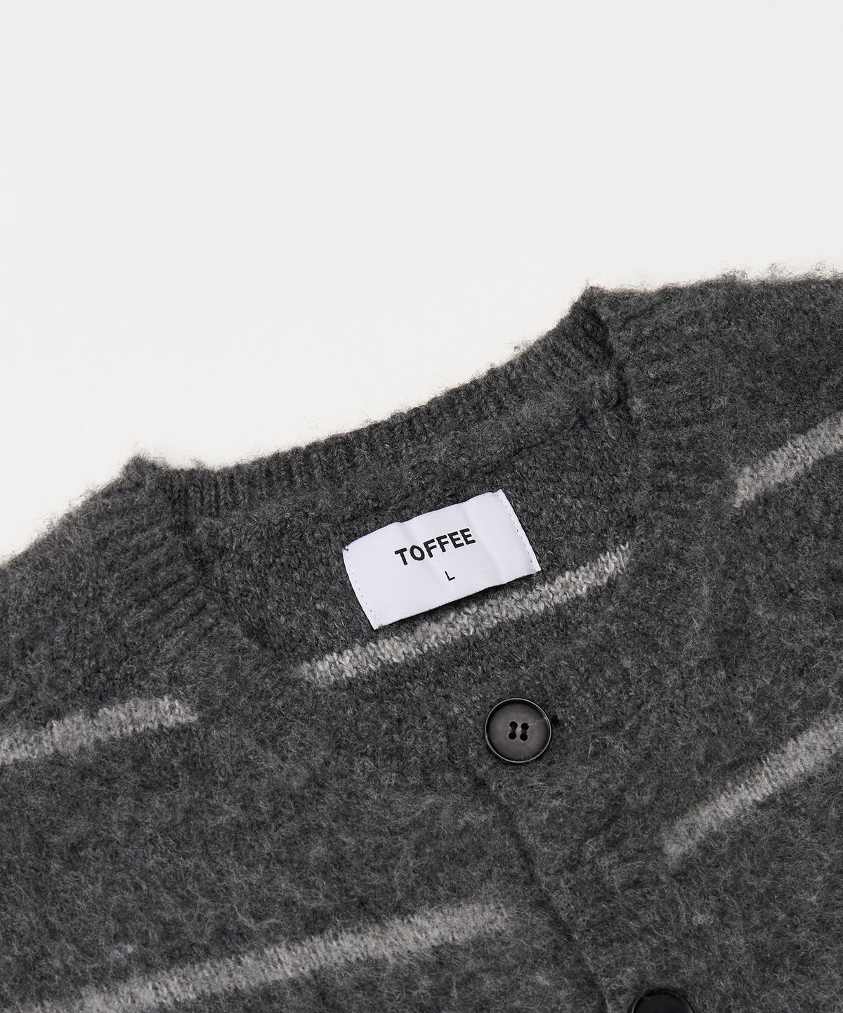 토피(TOFFEE) 브러쉬드 스트라이프 라운드 가디건 (GREY)