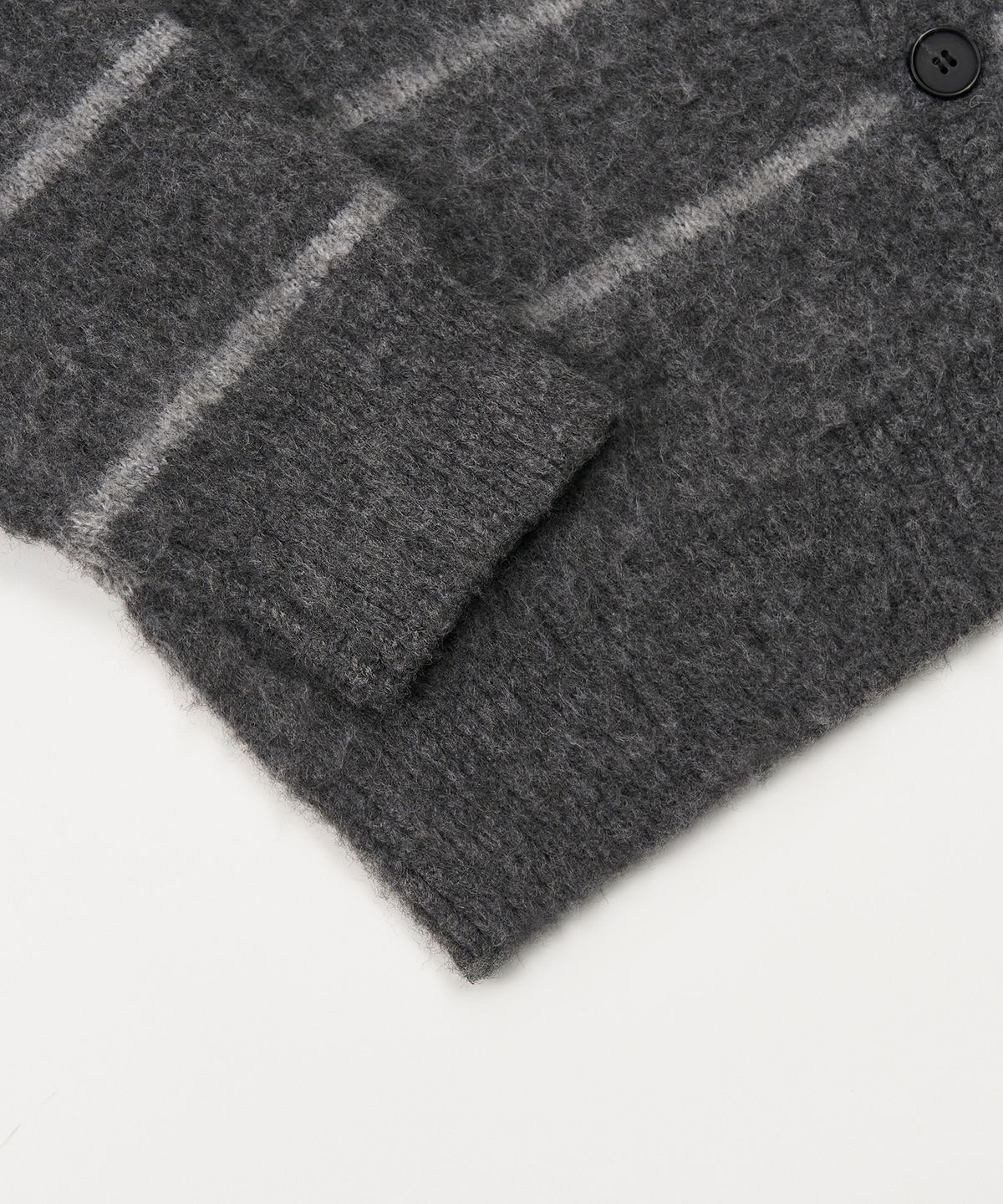 토피(TOFFEE) 브러쉬드 스트라이프 라운드 가디건 (GREY)