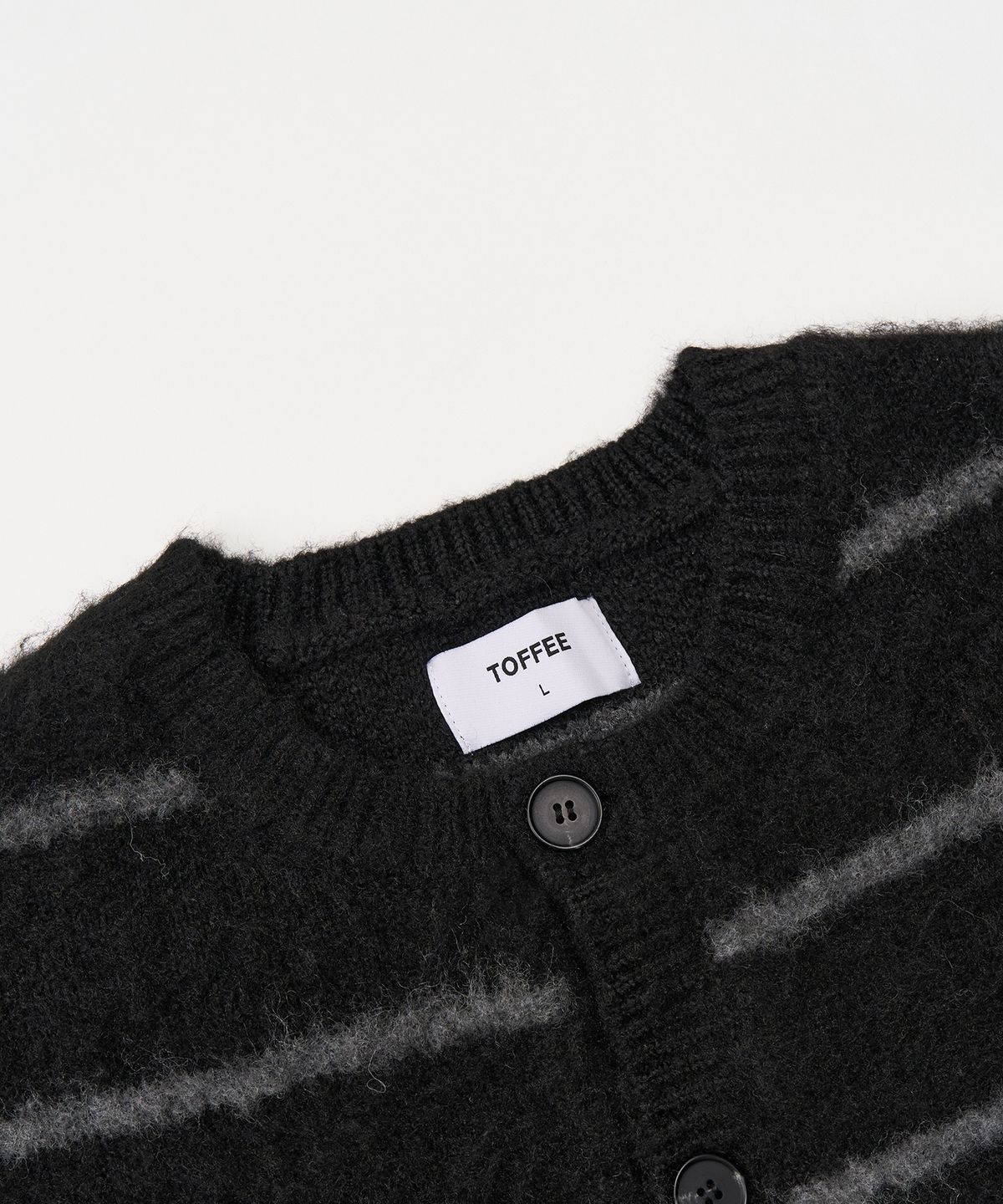 토피(TOFFEE) 브러쉬드 스트라이프 라운드 가디건 (BLACK)