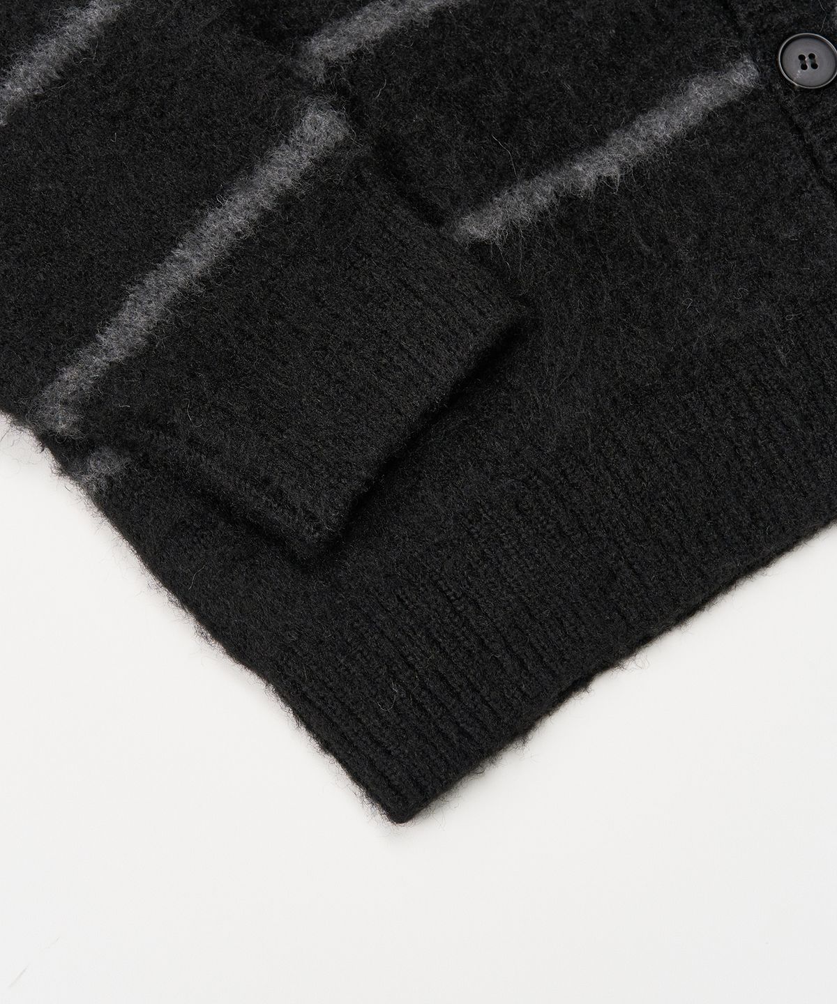 토피(TOFFEE) 브러쉬드 스트라이프 라운드 가디건 (BLACK)