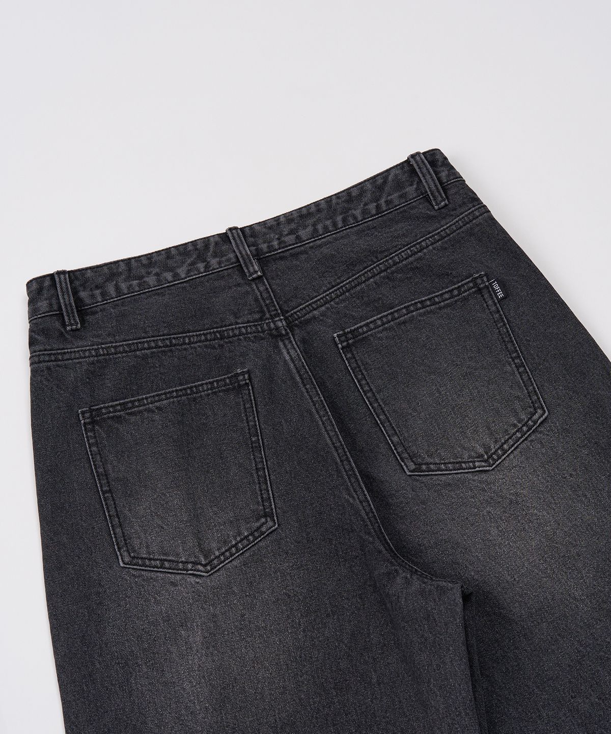 토피(TOFFEE) 턱 커브드 데님 팬츠 (WASHED BLACK)