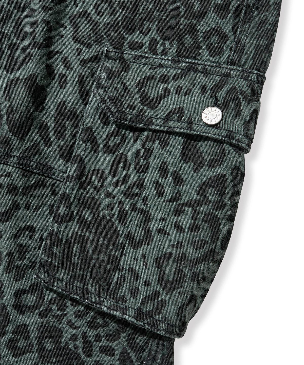 브라운브레스(BROWNBREATH) LEOPARD PATTERN CARGO PANTS - NAVY