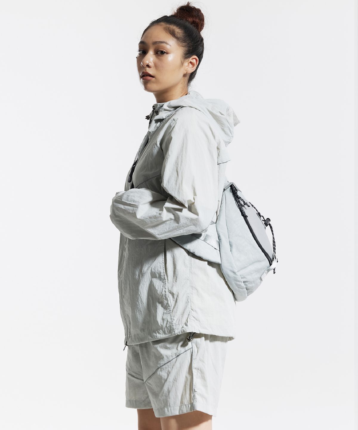 크림소다랩(CREAM SODA LAB) 씨알에스디엘 러너 데일리 슬링백 그레이