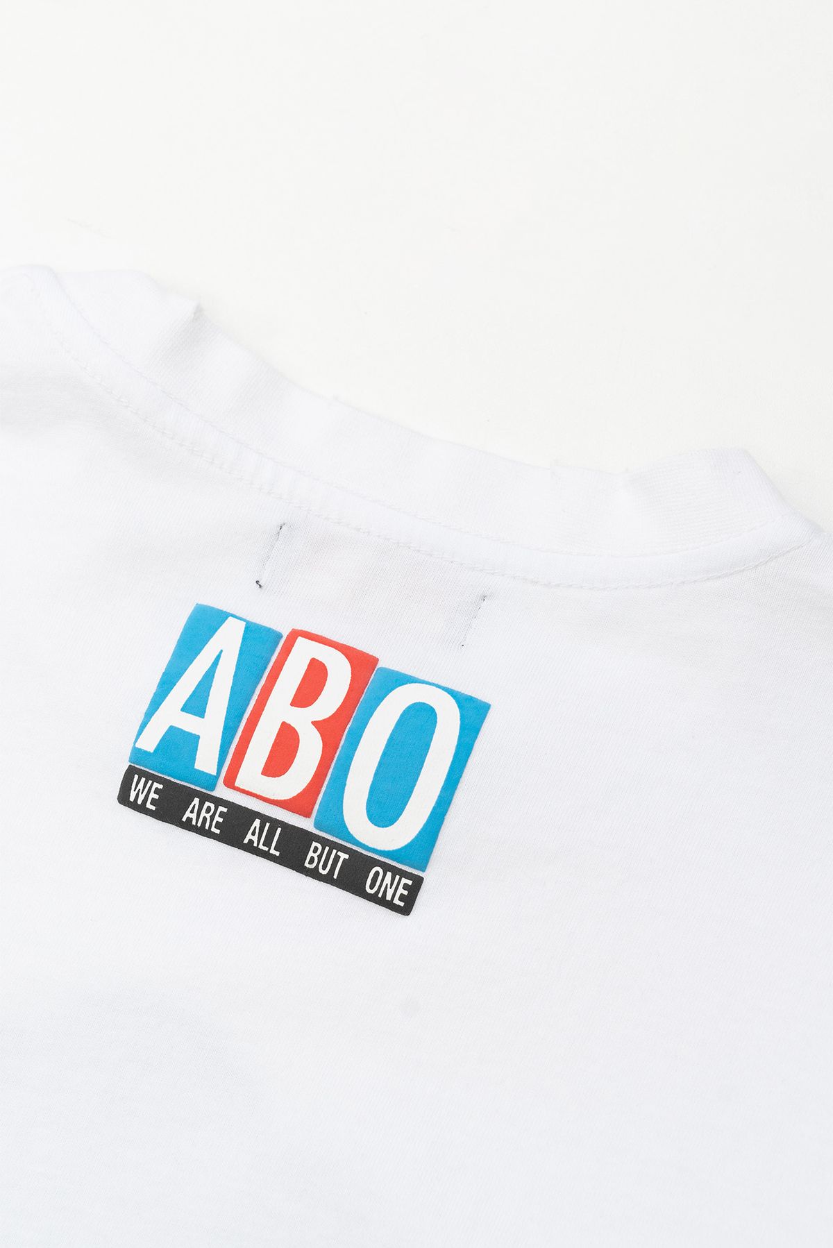 올벗원(ALLBUTONE) 스키핑 티 화이트
