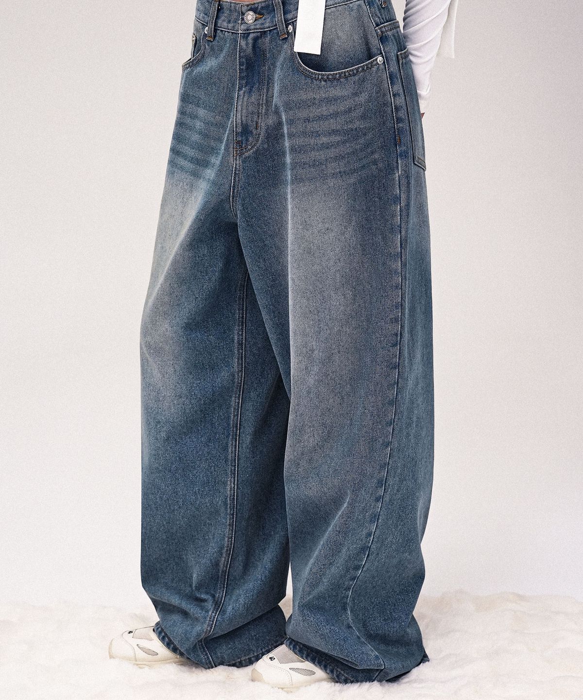 어반드레스(AVANDRESS) Vintage Front Washed Wide Denim Pants_2Colors