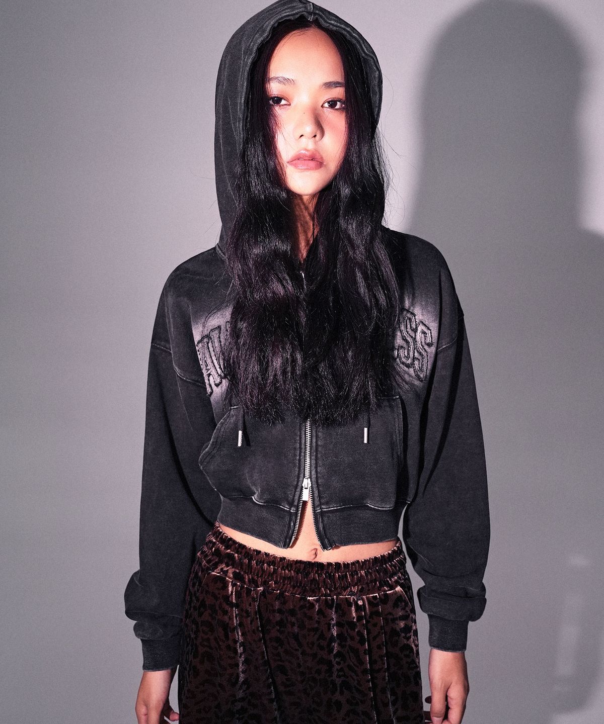 어반드레스(AVANDRESS) Salt Applique Crop Hood Zip-up_2Colors
