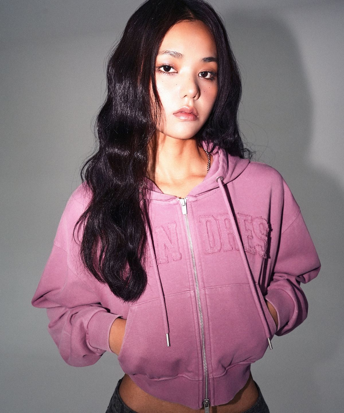 어반드레스(AVANDRESS) Salt Applique Crop Hood Zip-up_2Colors