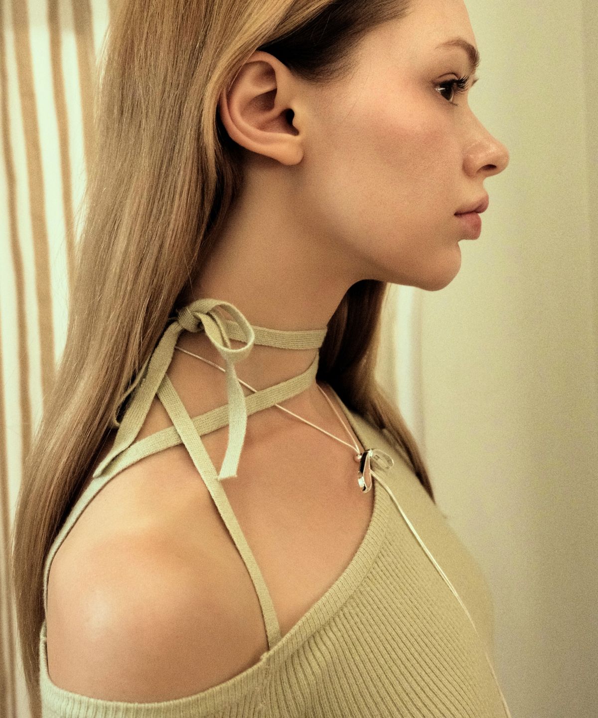 쿨키튼(KOOLKITTEN) Asymmetrical Strap Knit