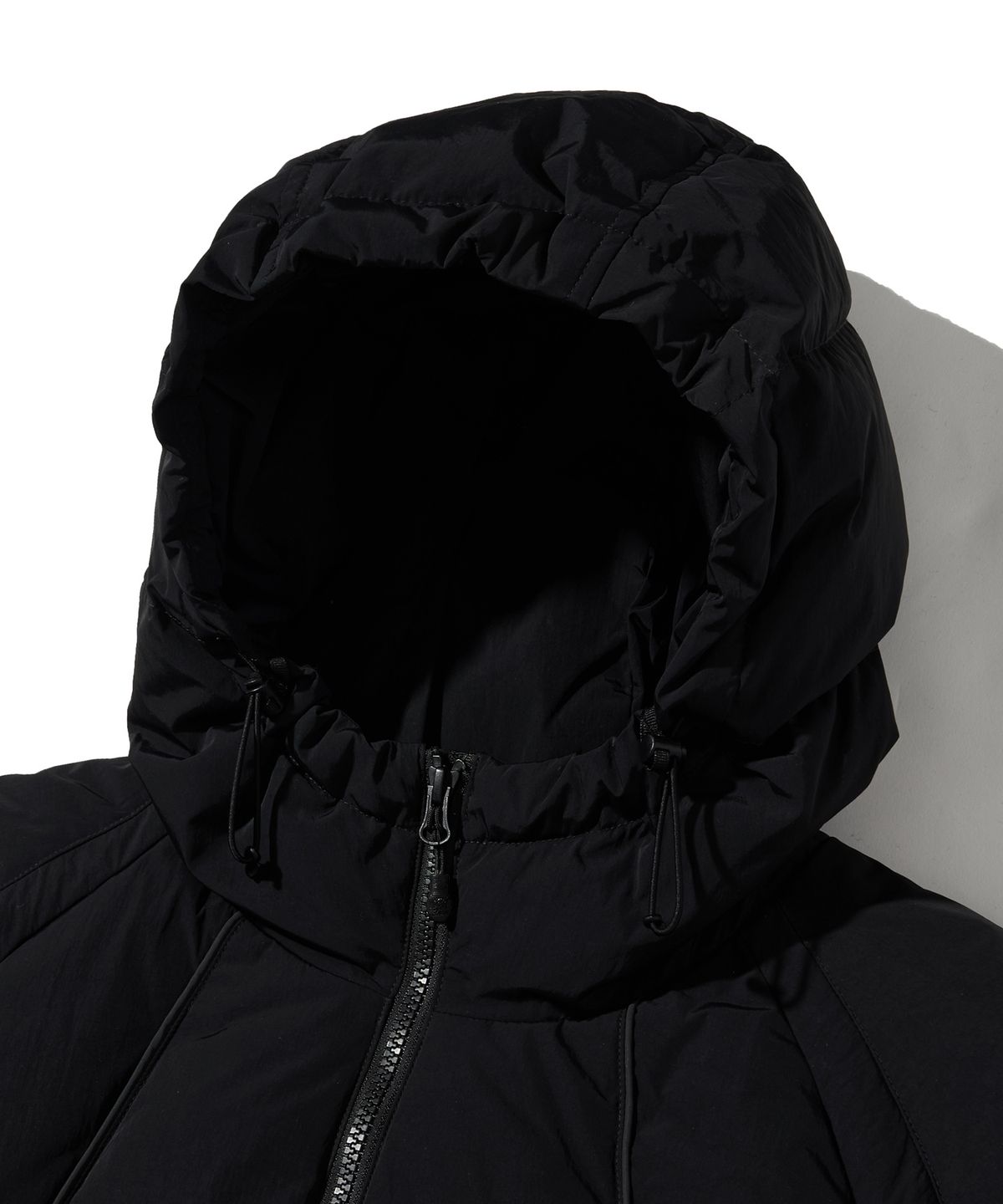 브라운브레스(BROWNBREATH) LINE DOWN HOODIE PUFFER - BLACK