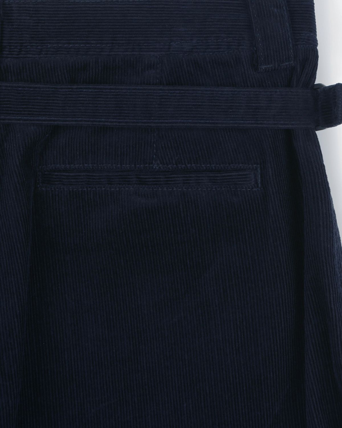 비슬로우(BESLOW) CORDUROY TWO TUCK PANTS NAVY