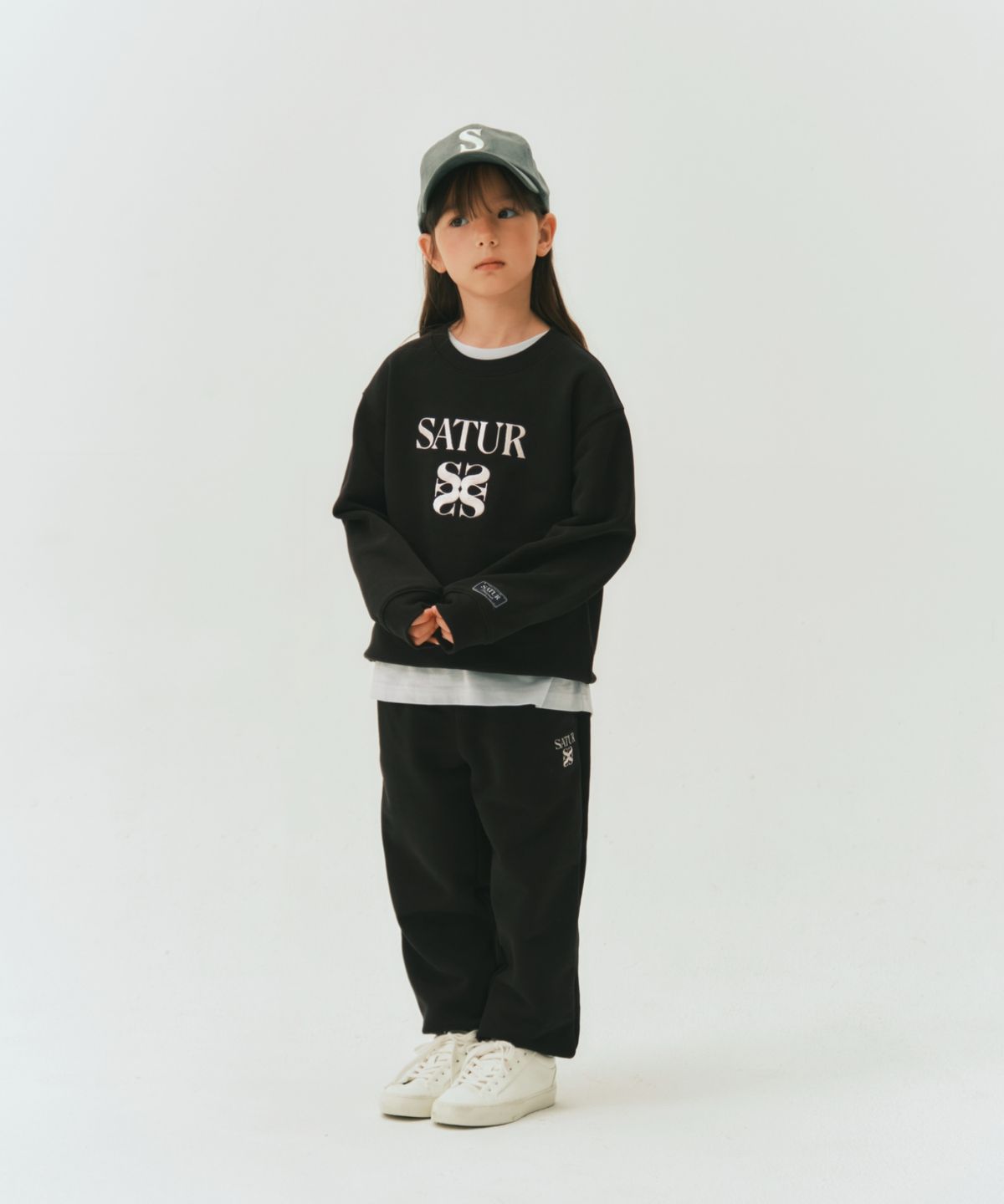세터 키즈(SATUR KIDS) (K) 클래식 로고 스웨트셔츠 블랙 핑크