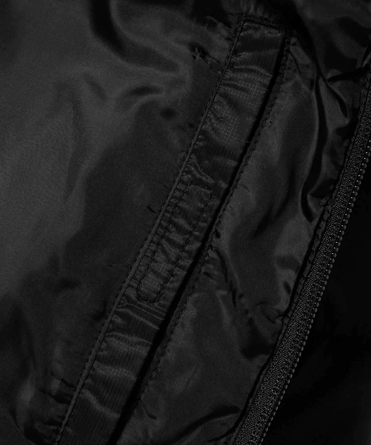 브라운브레스(BROWNBREATH) PANELED LIGHT DOWN JACKET - BLACK