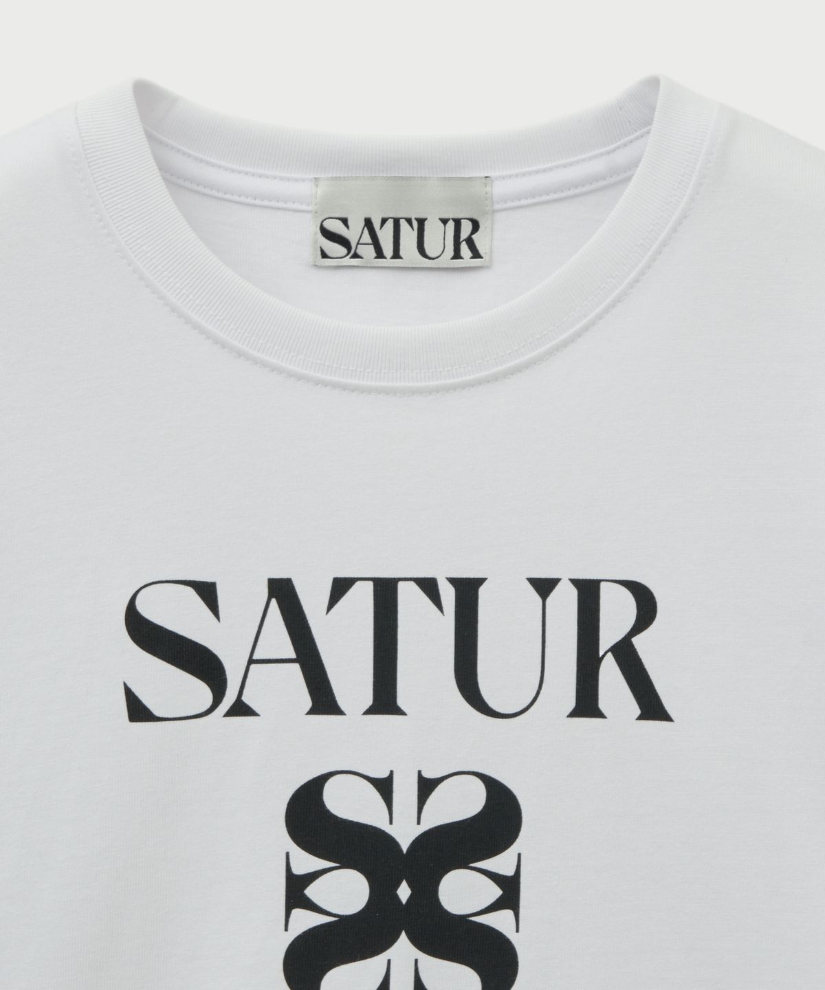 세터 키즈(SATUR KIDS) (K) 클래식 로고 반팔 티셔츠 화이트