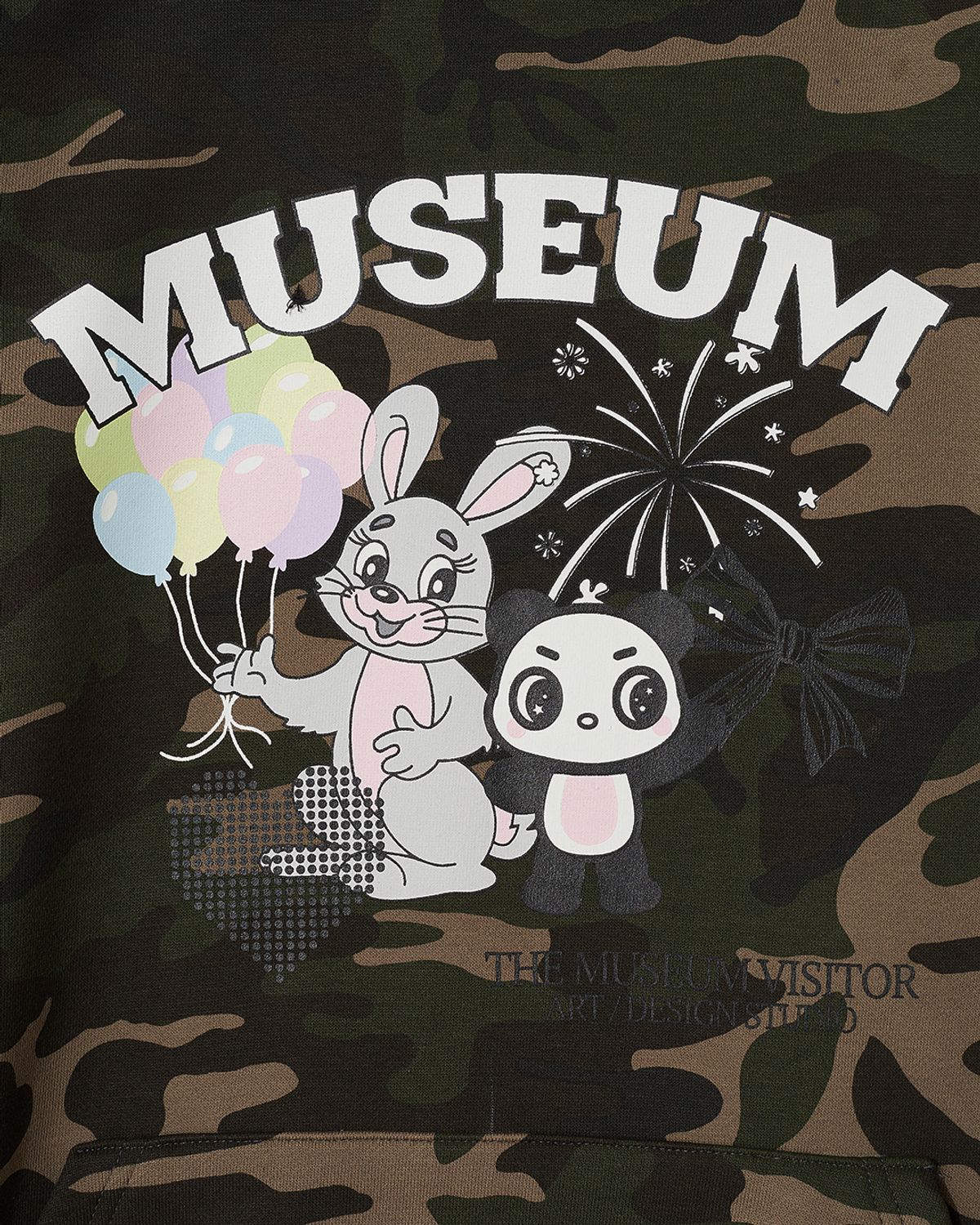 더뮤지엄비지터(THEMUSEUMVISITOR) FRIENDS GRAPHIC HOODIE (CAMO)