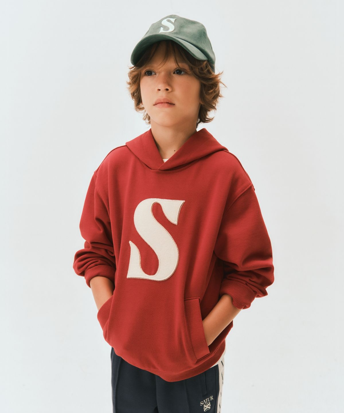 세터 키즈(SATUR KIDS) (K) S 로고 아플리케 포켓 로고 후드 티셔츠 버건디