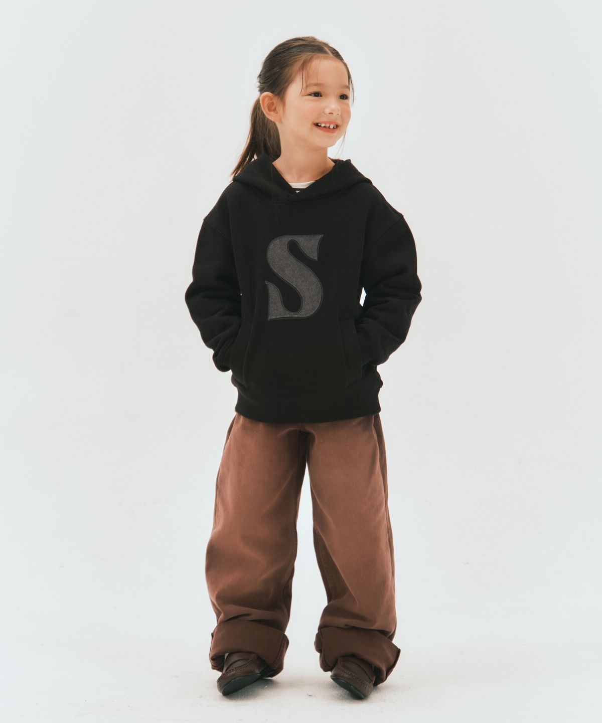 세터 키즈(SATUR KIDS) (K) S 로고 아플리케 포켓 로고 후드 티셔츠 블랙