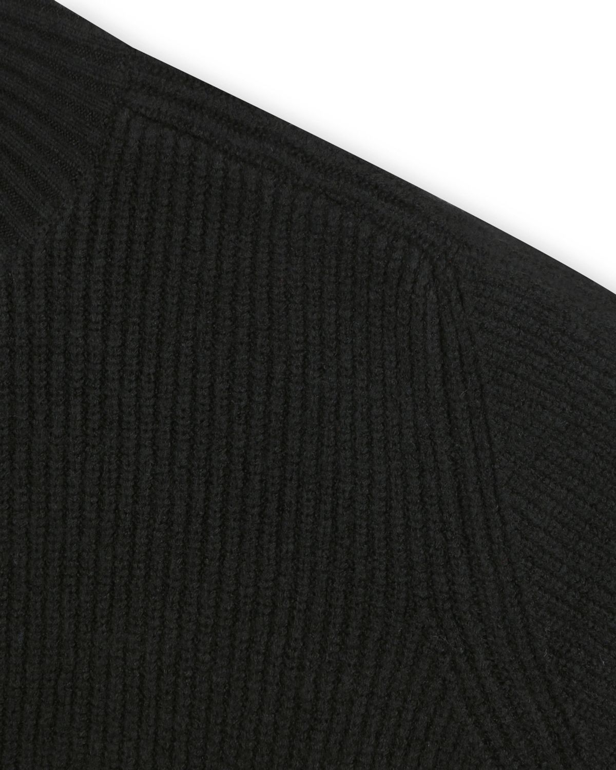 비슬로우(BESLOW) [비슬로우X패션튜브삭형]MOCK NECK SHORT SWEATER BLACK