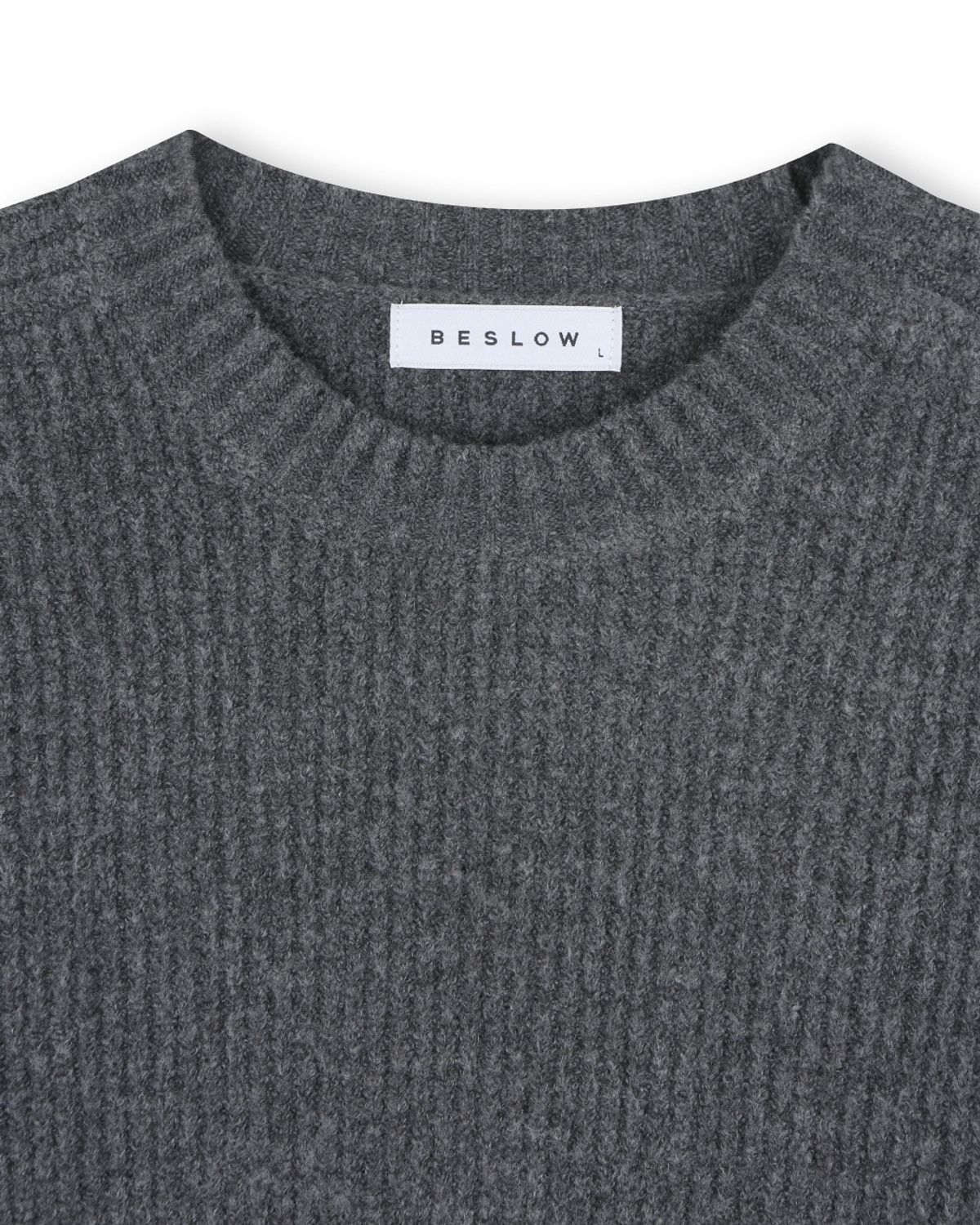 비슬로우(BESLOW) [비슬로우X패션튜브삭형]CREW NECK SHORT SWEATER CHARCOAL