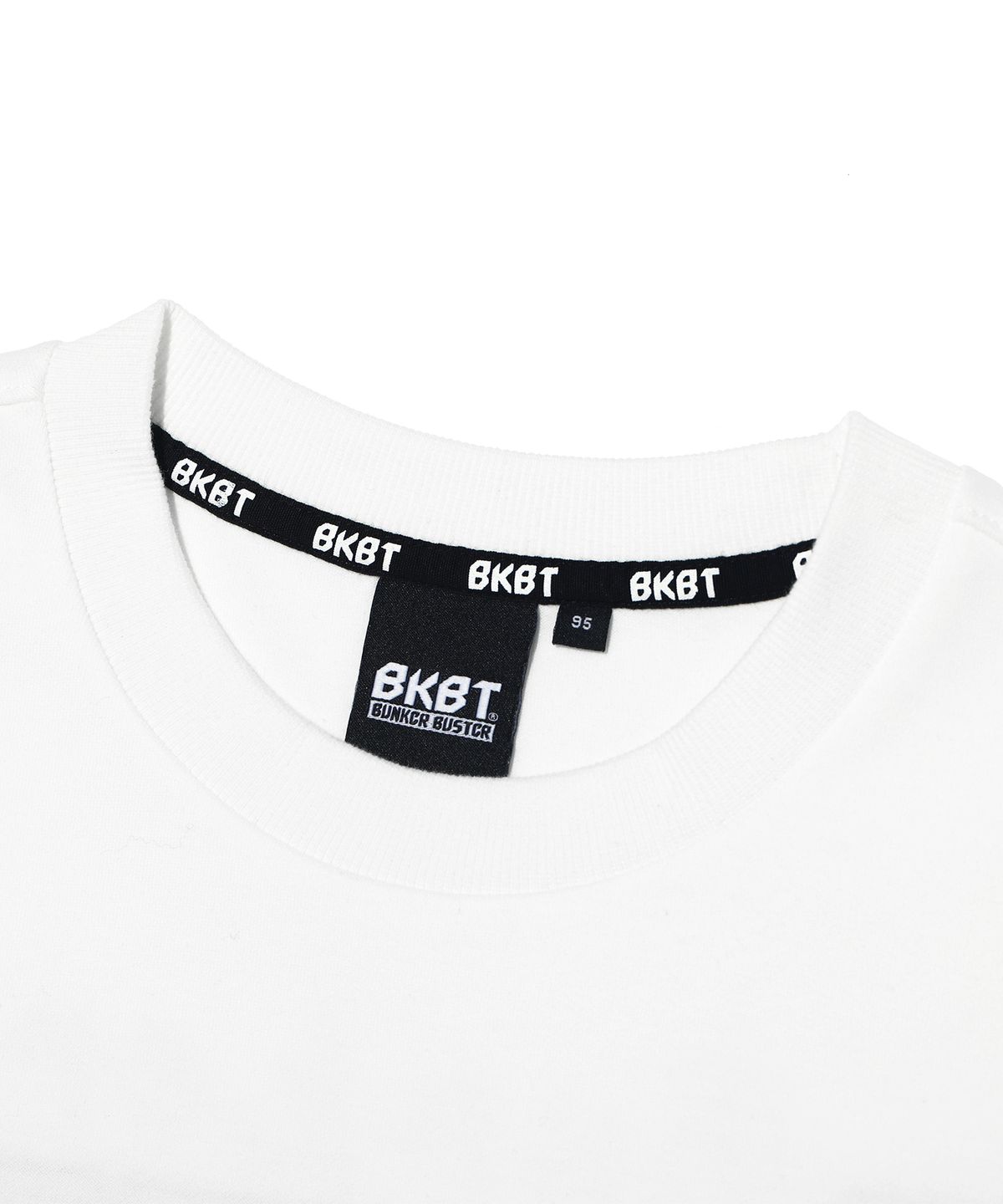 벙커버스터(BUNKERBUSTER) 자수 드로잉 맨투맨 MP3TU647_OFF WHITE