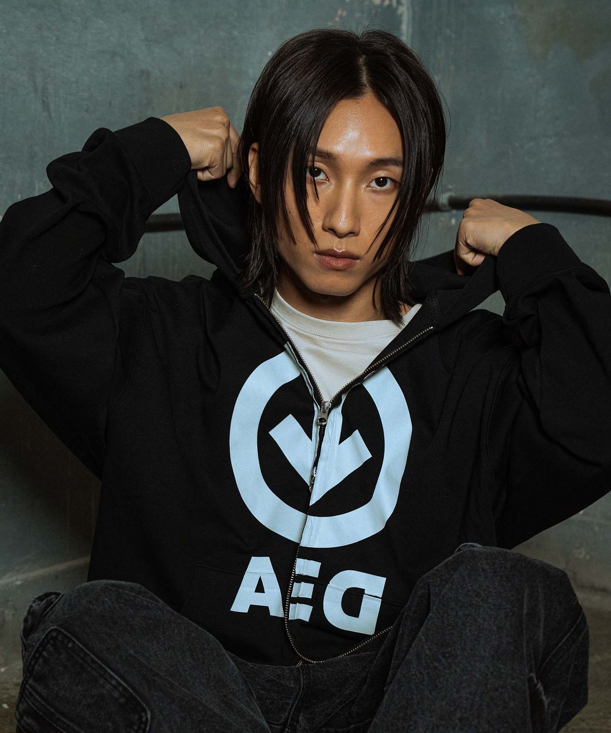 올아이즈다운(ALL EYES DOWN) ARROW HOOD ZIP UP (BLACK)