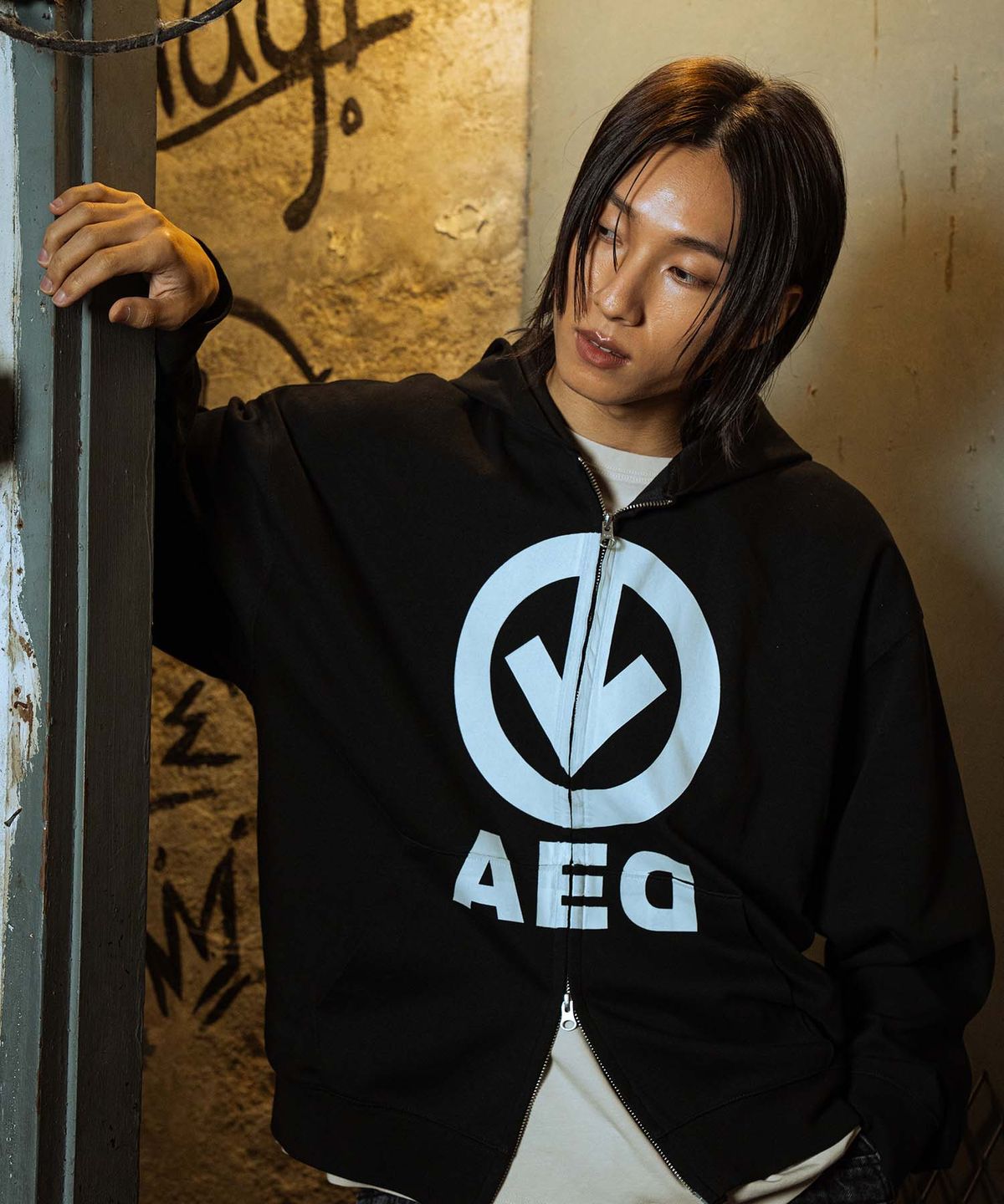 올아이즈다운(ALL EYES DOWN) ARROW HOOD ZIP UP (BLACK)