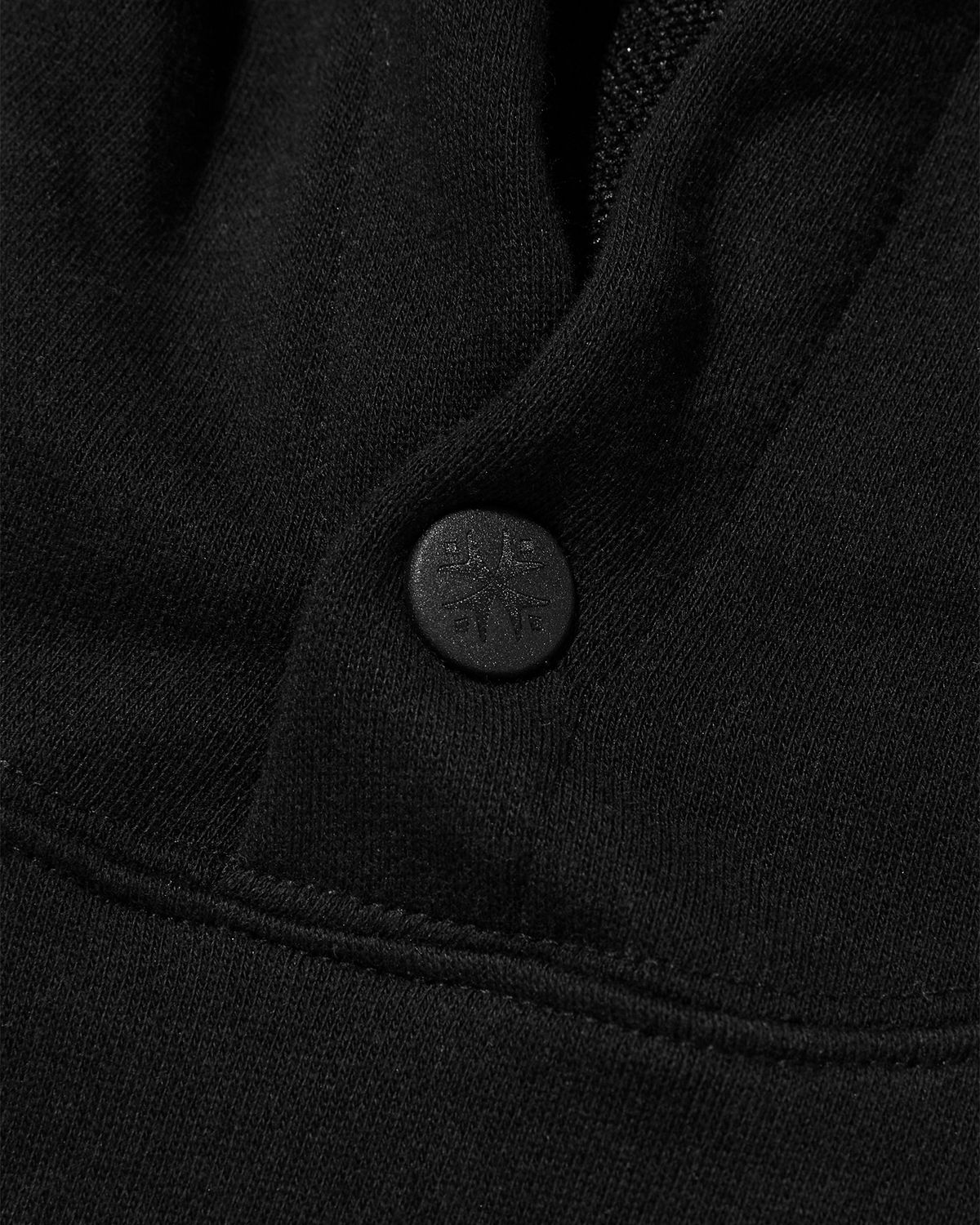 펀치드렁크파티즈(PUNCH DRUNK PARTIES) Circle Logo Slim Hoodie (BLACK)
