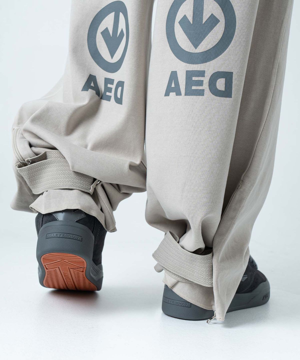 올아이즈다운(ALL EYES DOWN) STRAP ADJUSTABLE PANTS (BEIGE)