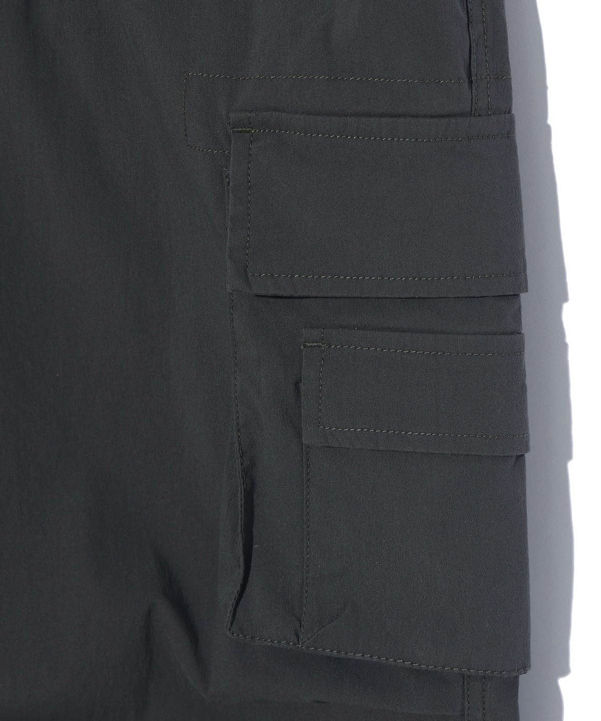 레이피커스(RAYFIKERS) CN 멀티 포켓 파라슈트 팬츠 MQ5PU556_DARK KHAKI