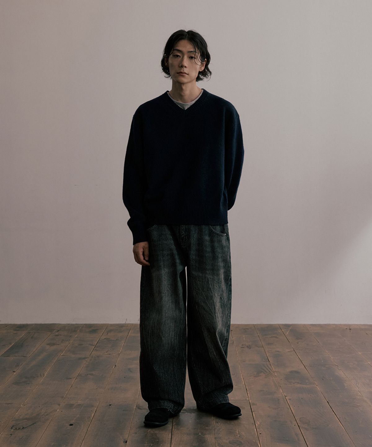 후브스(HOOVES) 울블랜드 브이넥 크롭 니트 [딥네이비]