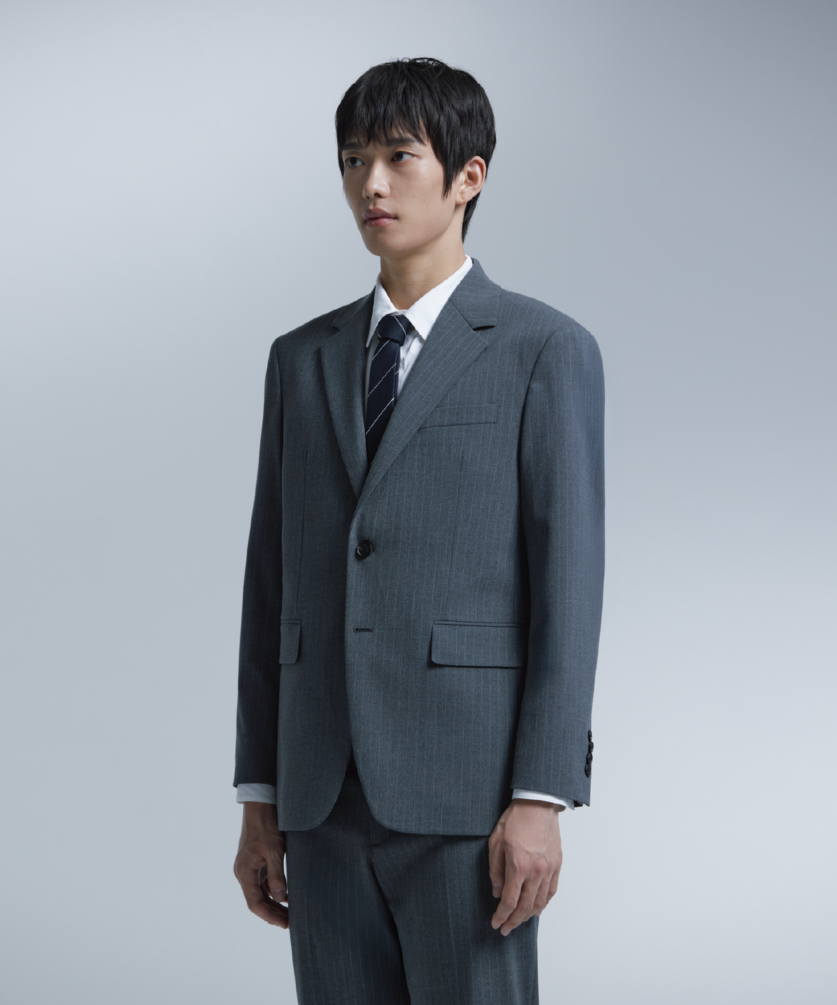넌블랭크(NONBLANK) 스트라이프 세미 오버 핏 셋업_DARK GREY